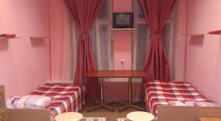 Хостел Lira Mini Hotel Санкт-Петербург Кровать в общем четырехместном номере-3